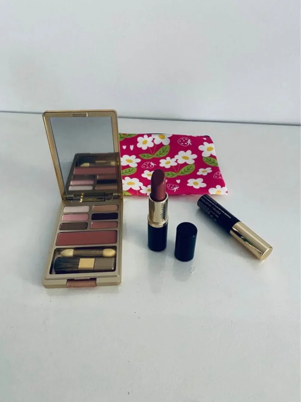 Estee Lauder Lot - Intense Nude Lipstick, Color Pallet, Mascara & Bag
